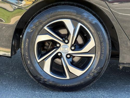 2017 Honda Accord LX — photo 18
