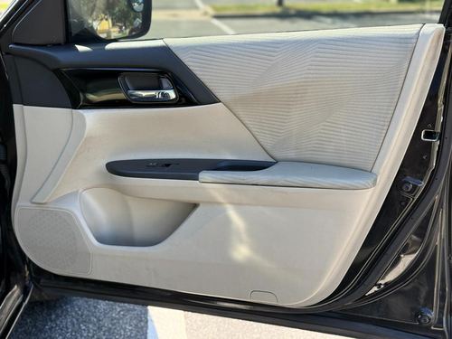 2017 Honda Accord LX — photo 36