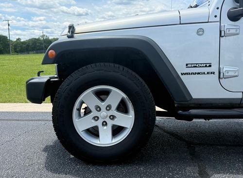 2011 Jeep Wrangler — photo 9