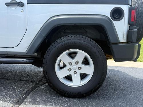 2011 Jeep Wrangler — photo 10