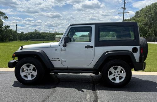 2011 Jeep Wrangler — photo 12