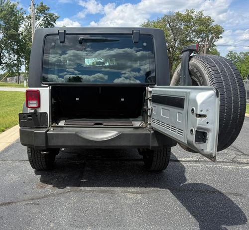 2011 Jeep Wrangler — photo 13