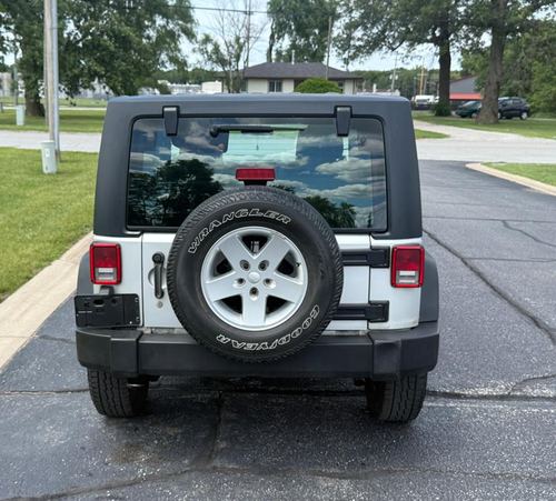 2011 Jeep Wrangler — photo 15
