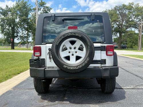 2011 Jeep Wrangler — photo 16