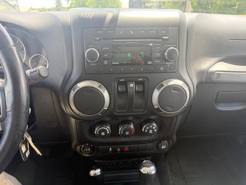 2011 Jeep Wrangler — photo 20