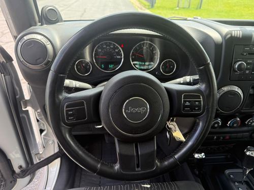 2011 Jeep Wrangler — photo 21