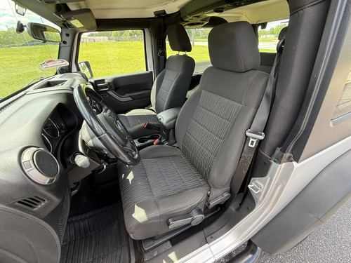 2011 Jeep Wrangler — photo 23
