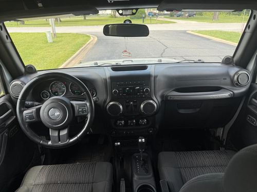2011 Jeep Wrangler — photo 27