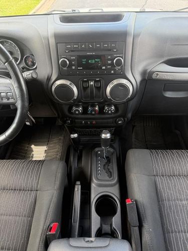 2011 Jeep Wrangler — photo 29