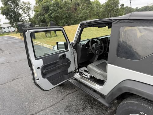2009 Jeep Wrangler — photo 25