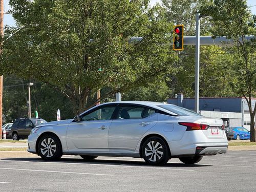 2020 Nissan Altima — photo 5