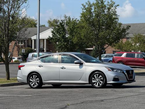 2020 Nissan Altima — photo 11