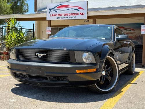 2009 Ford Mustang Premium — photo 2