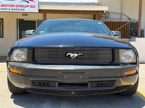 2009 Ford Mustang Premium — photo 4