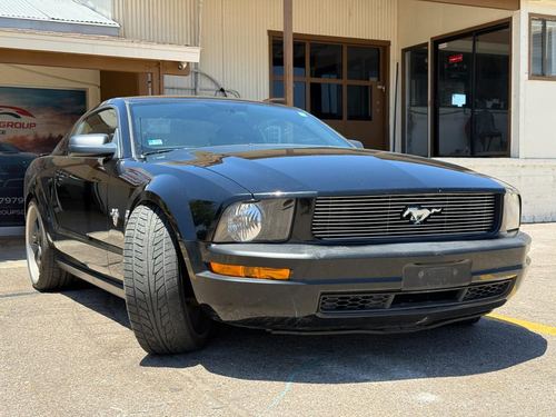 2009 Ford Mustang Premium — photo 5