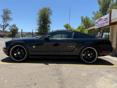 2009 Ford Mustang Premium — photo 7