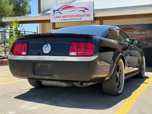 2009 Ford Mustang Premium — photo 9