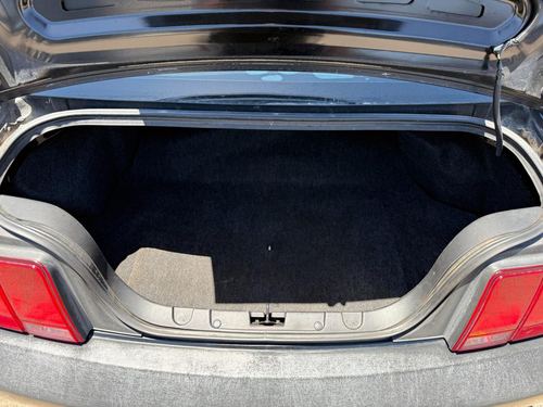 2009 Ford Mustang Premium — photo 13