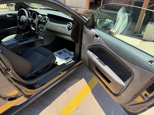 2009 Ford Mustang Premium — photo 19