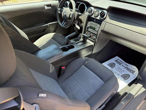2009 Ford Mustang Premium — photo 21