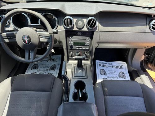 2009 Ford Mustang Premium — photo 25