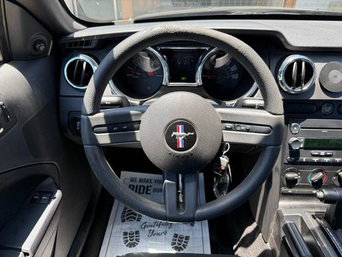 2009 Ford Mustang Premium — photo 29