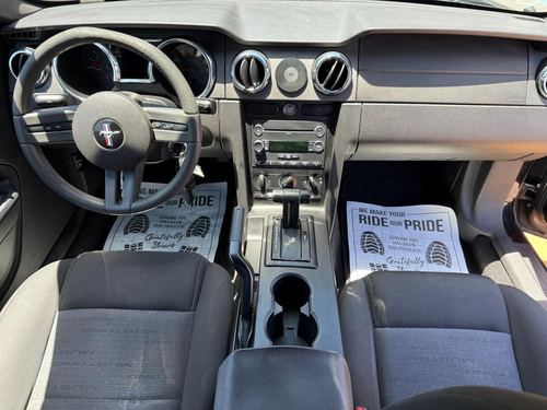 2009 Ford Mustang Premium — photo 30