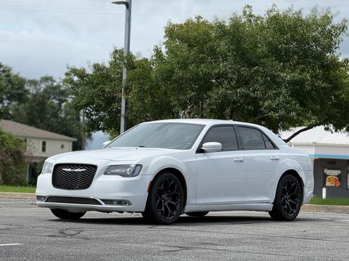 2019 Chrysler 300 — photo 3