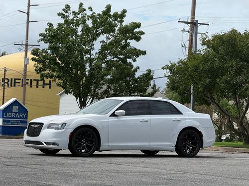 2019 Chrysler 300 — photo 4