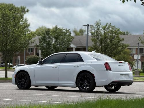 2019 Chrysler 300 — photo 6