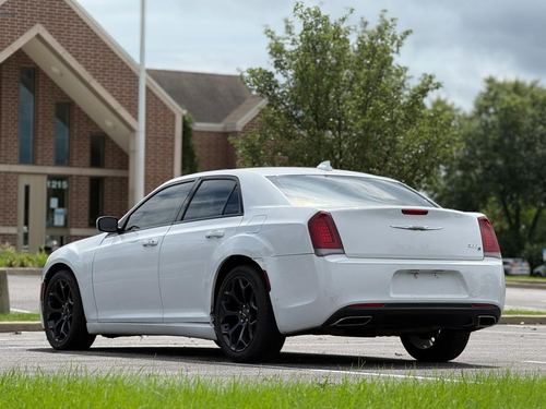 2019 Chrysler 300 — photo 7