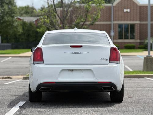 2019 Chrysler 300 — photo 8