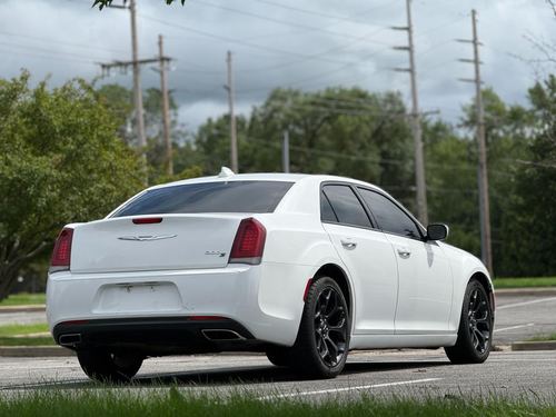 2019 Chrysler 300 — photo 9