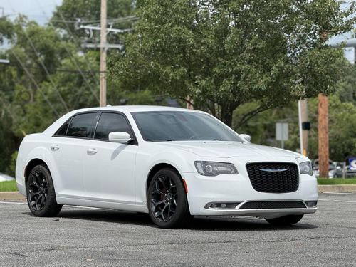 2019 Chrysler 300 — photo 1