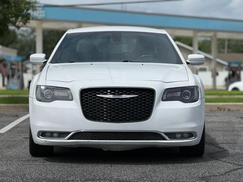 2019 Chrysler 300 — photo 13