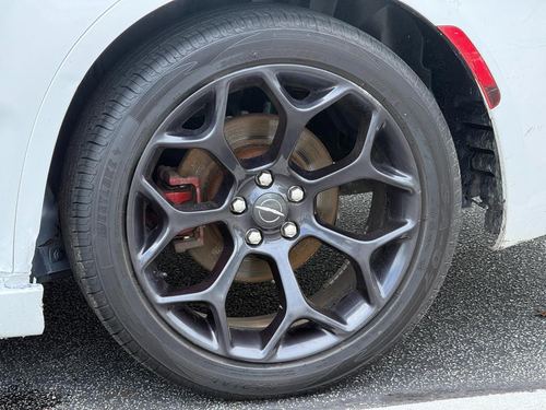 2019 Chrysler 300 — photo 17