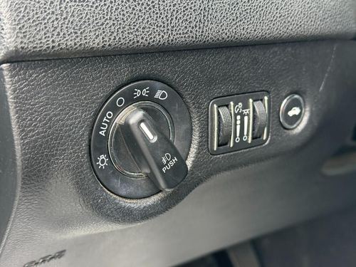 2019 Chrysler 300 — photo 24