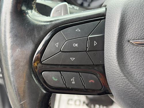 2019 Chrysler 300 — photo 25