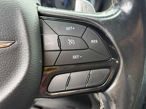 2019 Chrysler 300 — photo 26