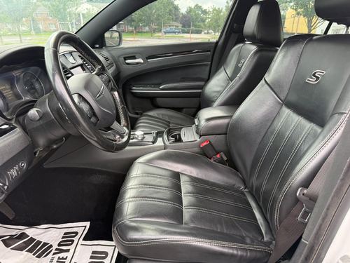 2019 Chrysler 300 — photo 30