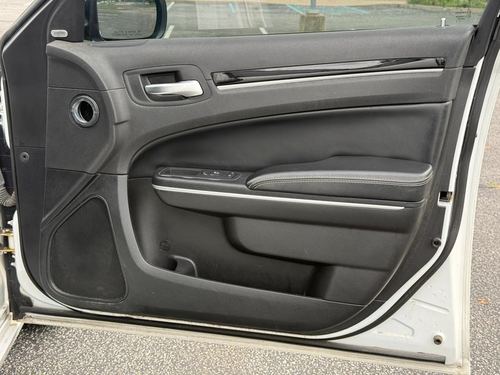 2019 Chrysler 300 — photo 33