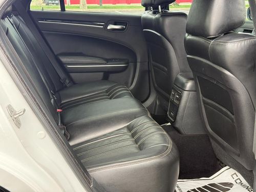 2019 Chrysler 300 — photo 34