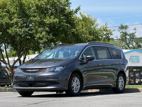 2021 Chrysler Voyager — photo 3