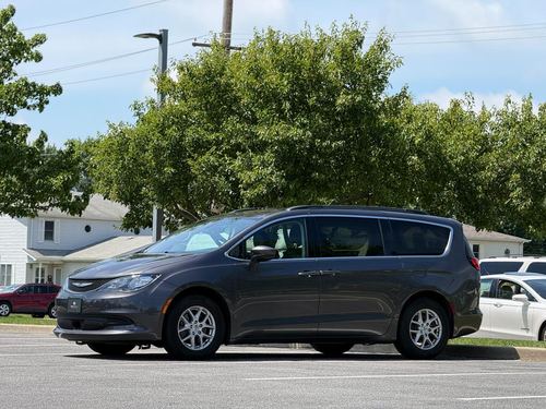 2021 Chrysler Voyager — photo 4