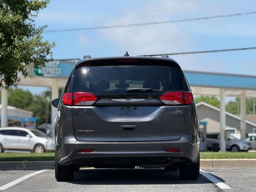 2021 Chrysler Voyager — photo 10