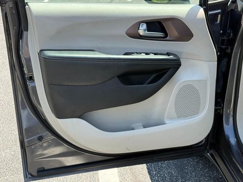 2021 Chrysler Voyager — photo 14