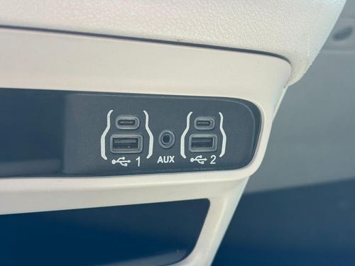 2021 Chrysler Voyager — photo 15