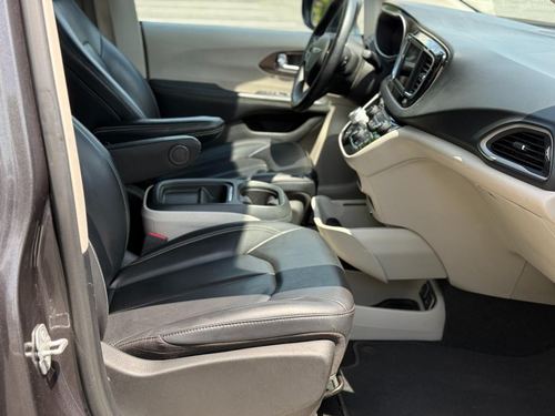 2021 Chrysler Voyager — photo 18