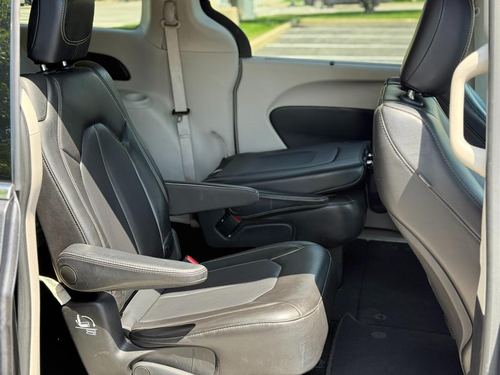 2021 Chrysler Voyager — photo 23
