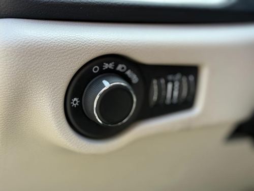 2021 Chrysler Voyager — photo 25